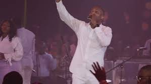 Dunsin Oyekan – Looking To Jesus (Live)