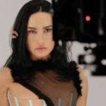 Demi Lovato – Kiss